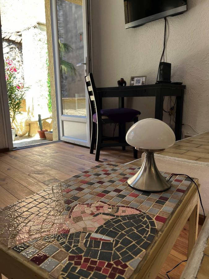 Studio Avec Terrasse Sur Cour, Authentique, Calme 아비뇽 외부 사진